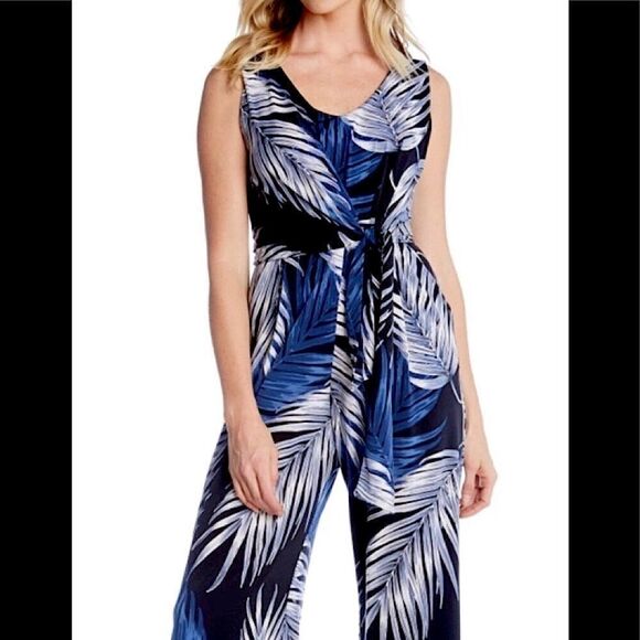 Karen Kane tie front jumpsuit. Runs big. - Picture 2 of 7